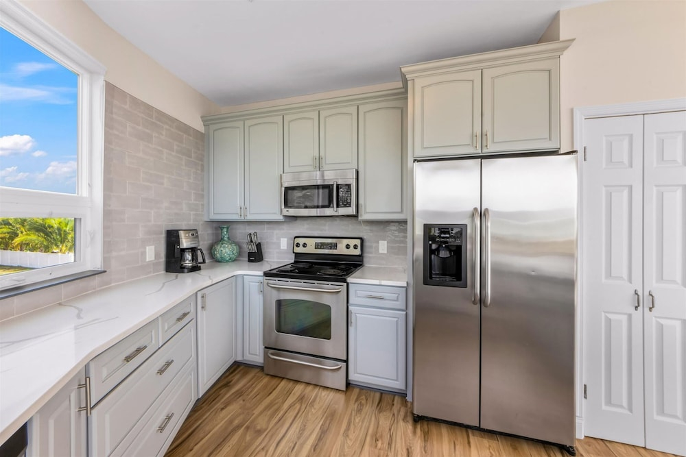 180 Degree Ocean Views Direct Access to Holmes Beach