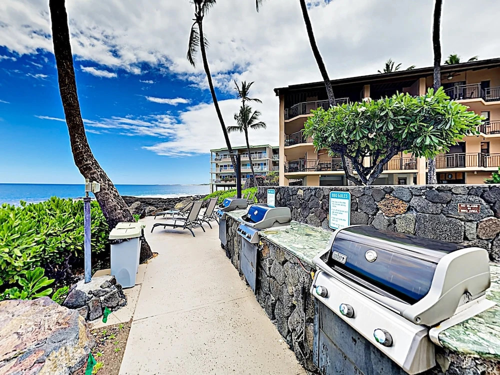 New Listing! Oceanfront W/ Resort Amenities 2 Bedroom Condo
