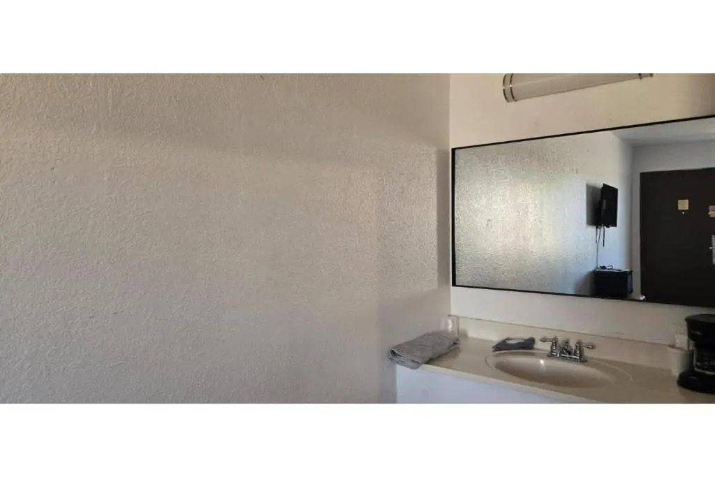 Motel 10