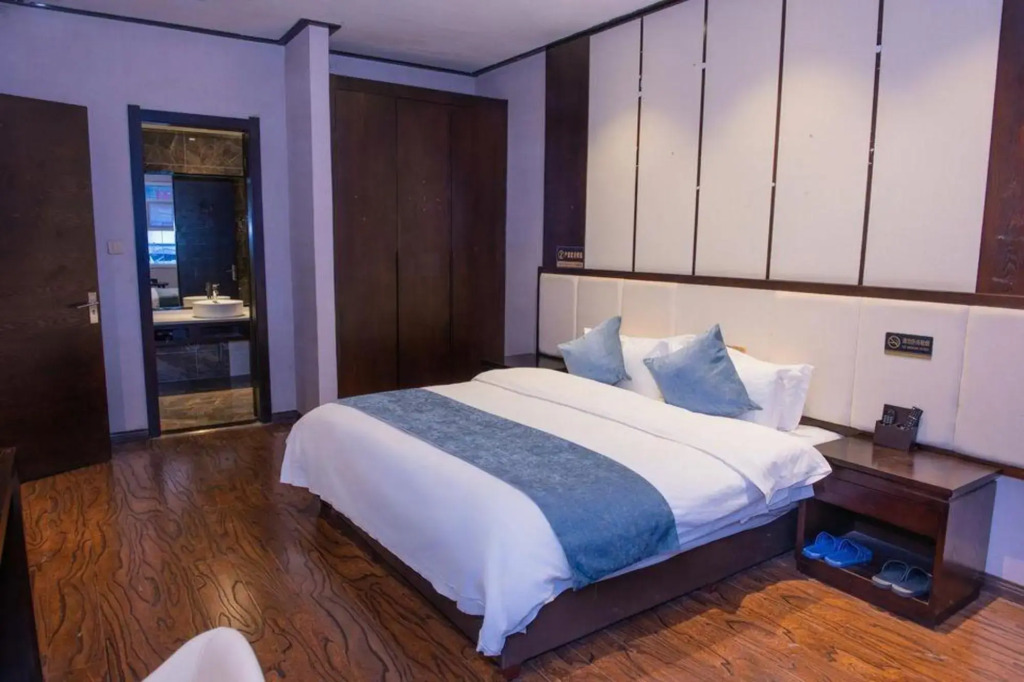 Bihai Hotel (Fengjie People's Square)