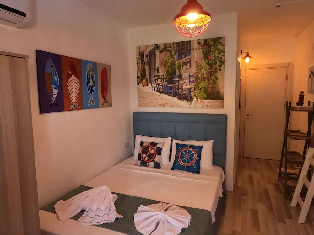 Derin Mavi Suit Butik Otel