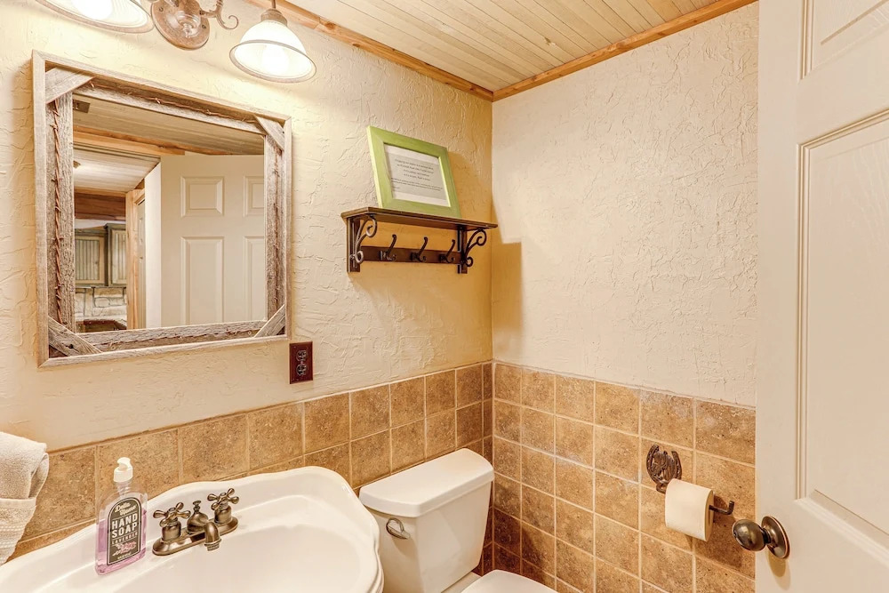Tumbling Shoals Cabin < 1 Mi to Beaches & Boating!