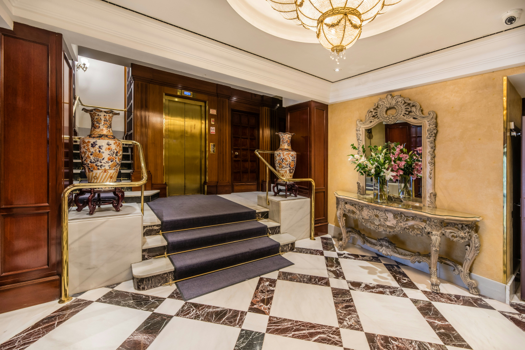 Отель Sercotel Gran Hotel Conde Duque