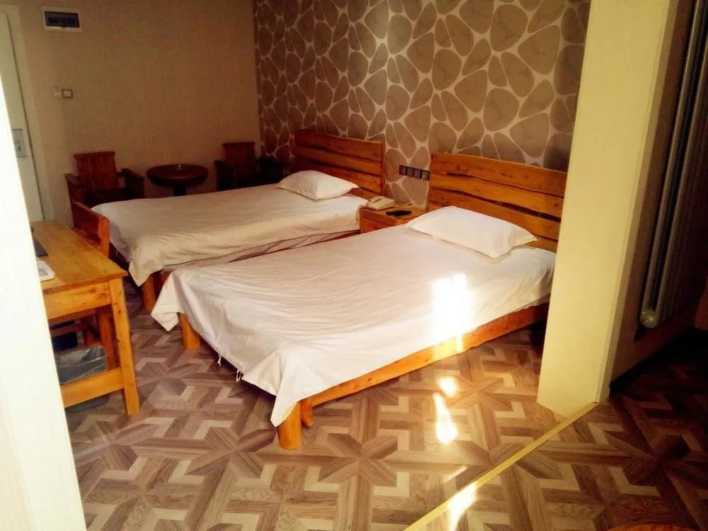 Longbai Business Hotel