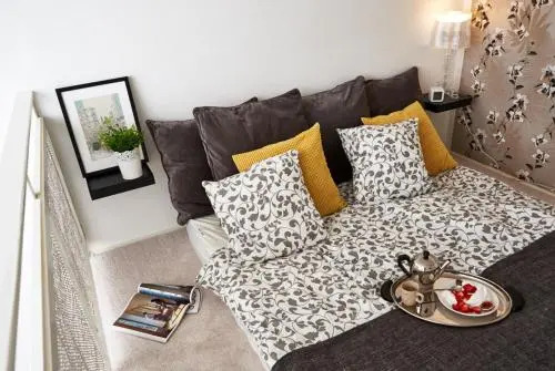 King Street Design Apartment for 12