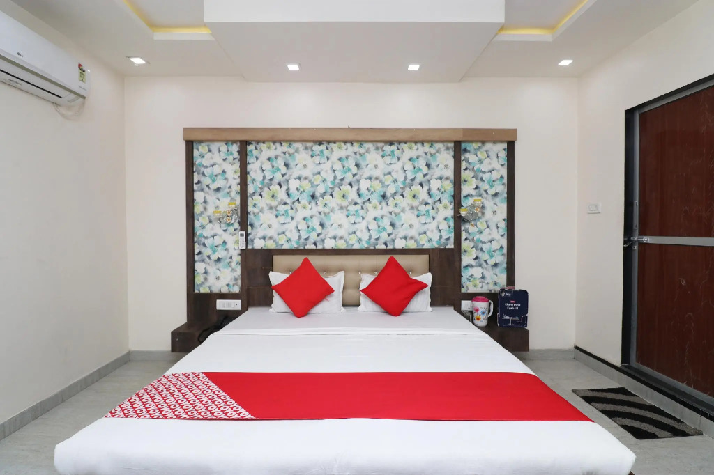OYO 28182 Hotel Panchatala Palace