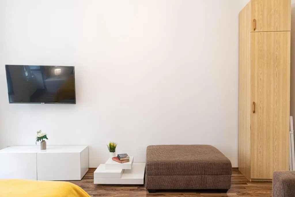 Peaceful 1BR Apt. near Metro Station Längenfeldg.