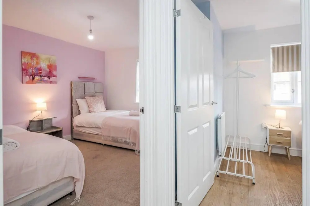 tms Cheerful 5bdr House! Thurrock! Free Parking!