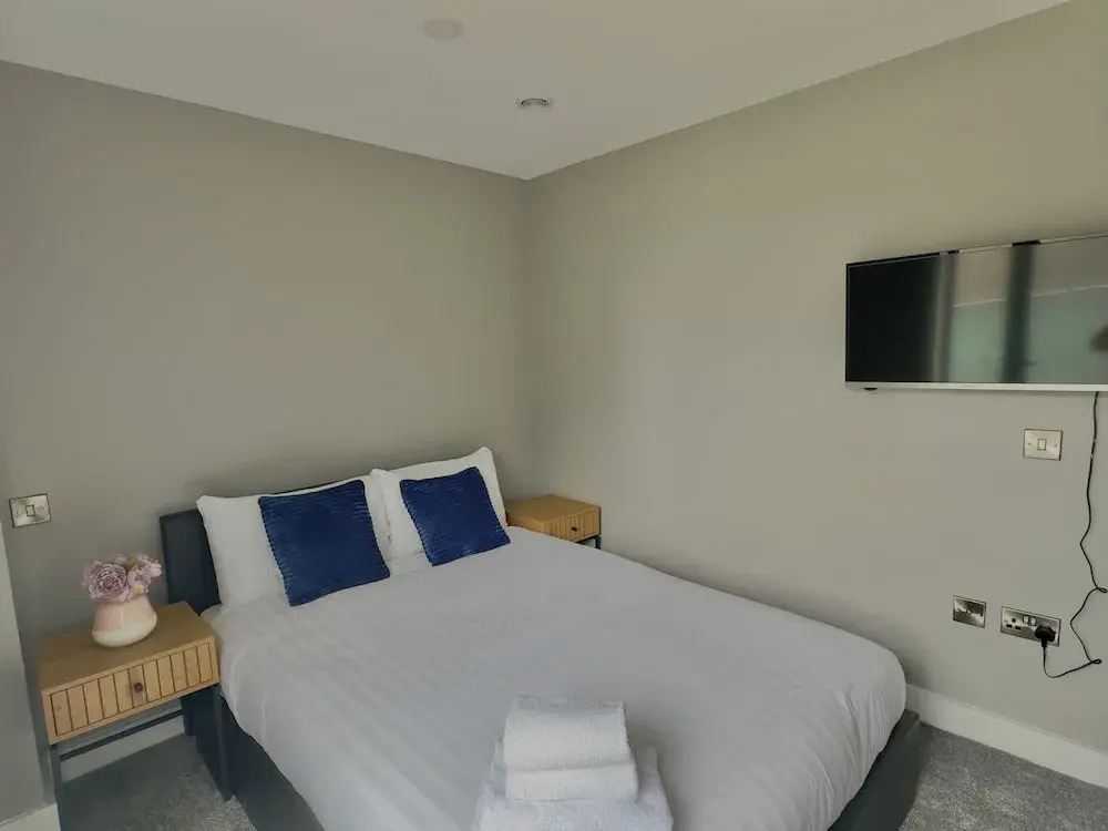 Monarchs Quay Arena Apartments by Happy Days
