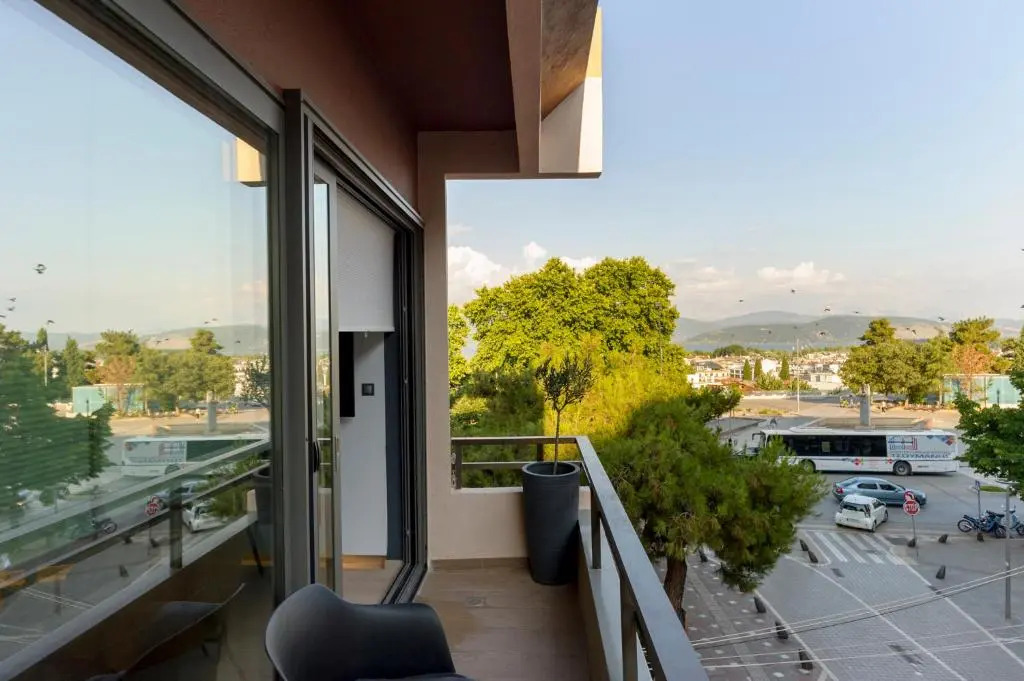 Ioannina In - central & modern apt 36m2 lake view