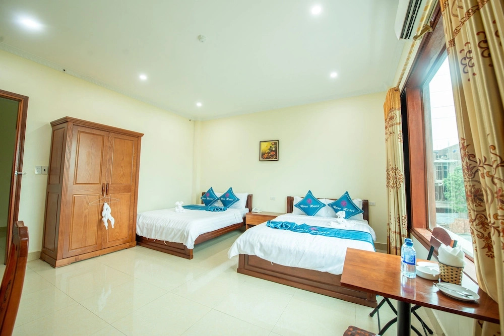 Rose Hotel
