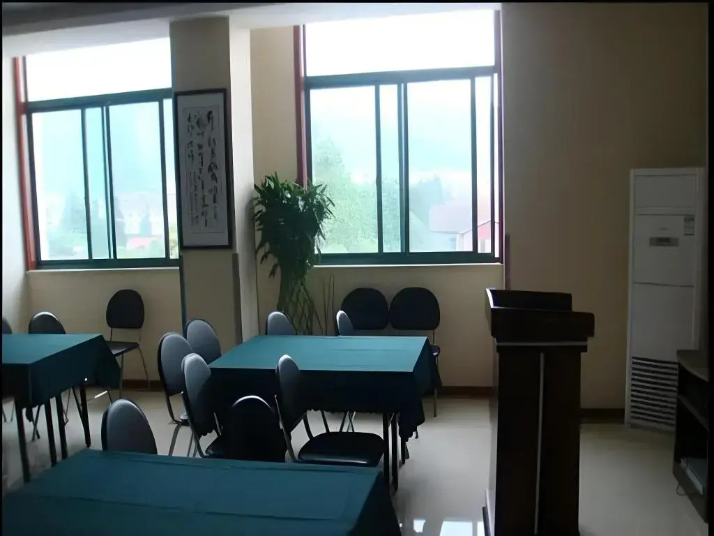 GreenTree Inn Wuxi Huishan District Taihu Huanle Garden Qianqiao Express Hotel