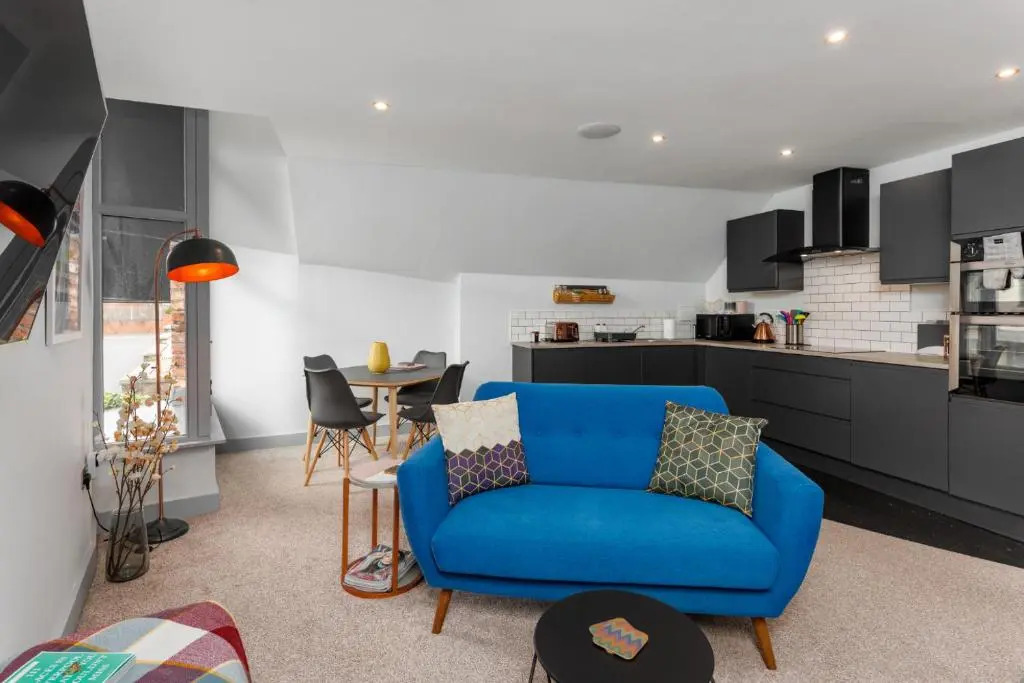 Air Host and Stay - The Scouse House - Quirky 2 bedroom mews house mins from Sefton Park