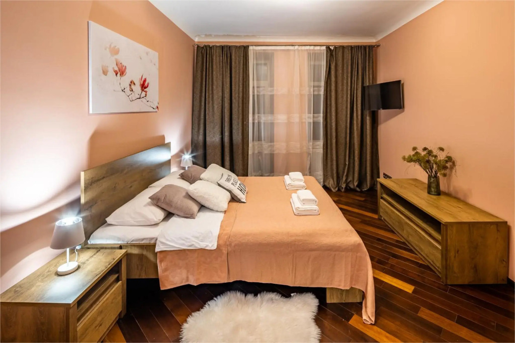 The MAIN square! 2 separated bedrooms, balcony