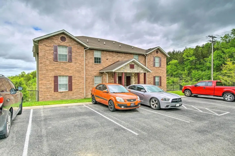 Cozy Branson Retreat w/ Balcony, 2 Mi to 76 Strip