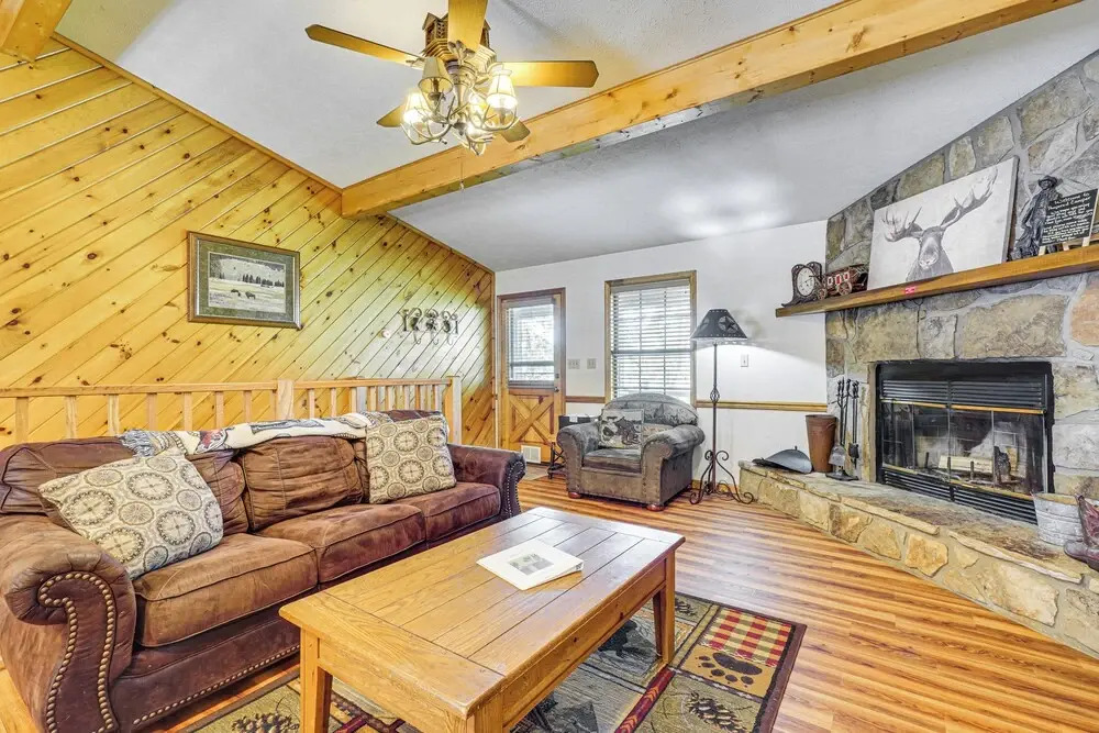 Hot Tub & Deck: Woodsy Sevierville Cabin