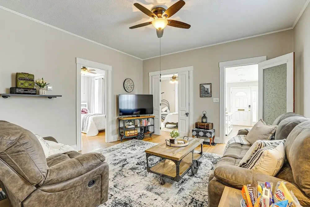 Home w/ Fenced Backyard, 6 Mi to Dtwn Louisville!