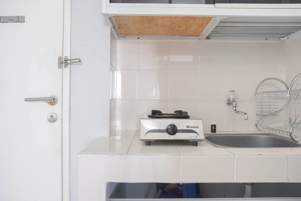 Warm And Homey Studio At Seasons City Latumenten Apartment