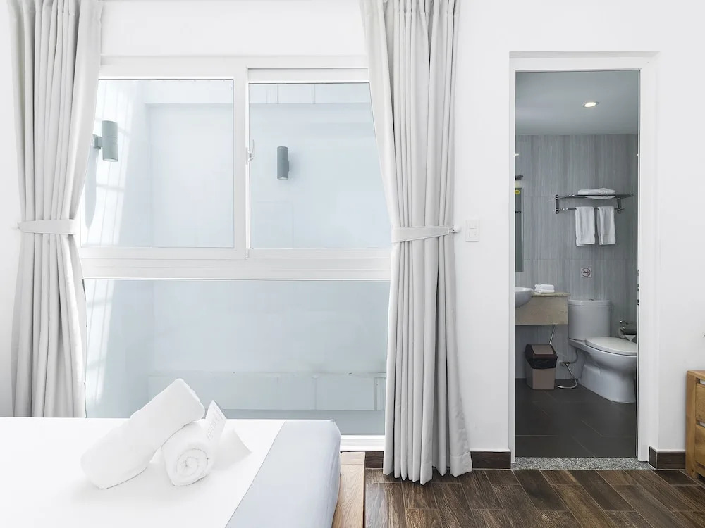 Christina's Saigon-The Transit House
