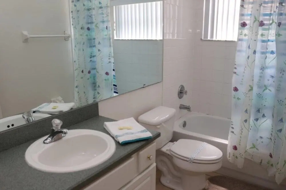 Affordable Gem With South Facing Pool! 5 Bedroom Home