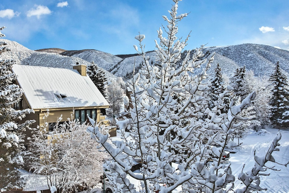Colorado Escape w/ Pool Access & Mountain Views!