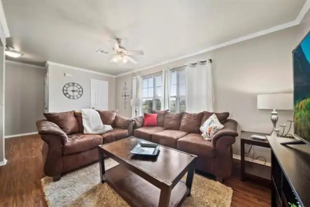 Spacious Getaway Town Home Near ORU PGA Golf Course and Victory School