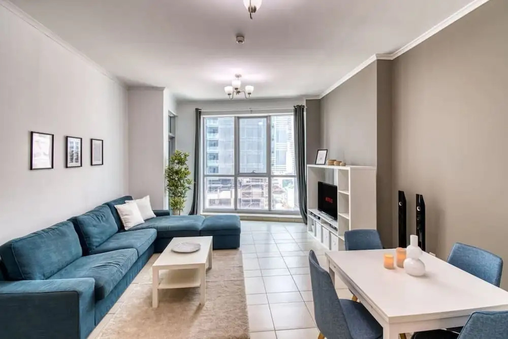 Spacious and Bright Apt in the Heart of Marina!
