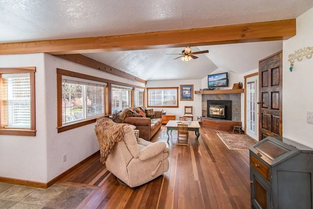 Updated Lake Tahoe House - 1 Br home by RedAwning