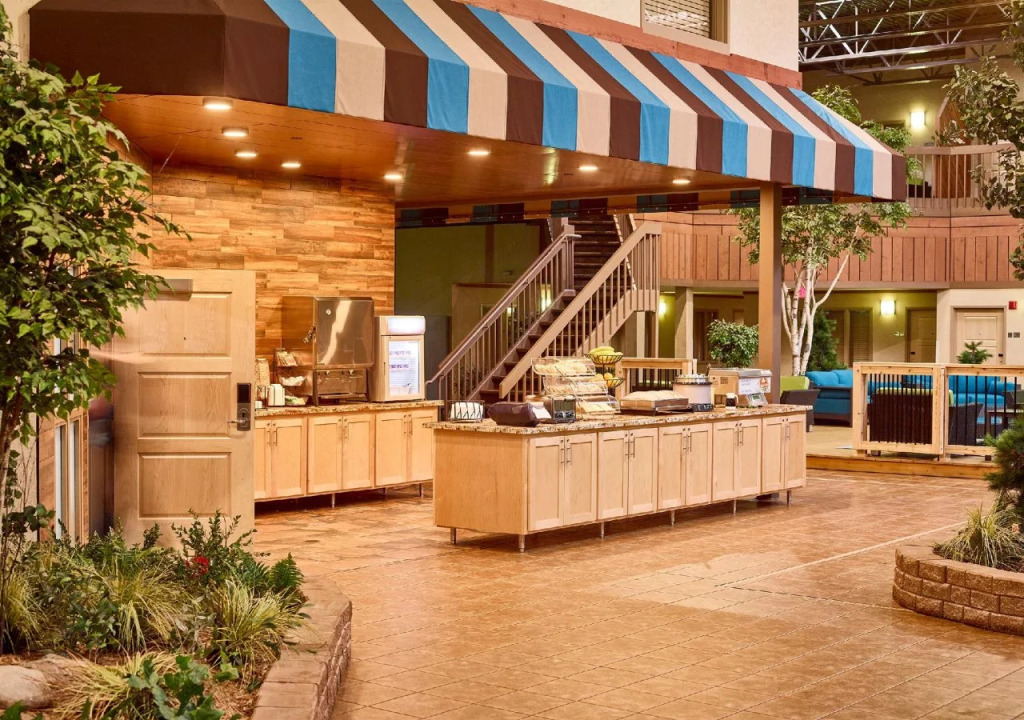 LivINN Suites Fridley