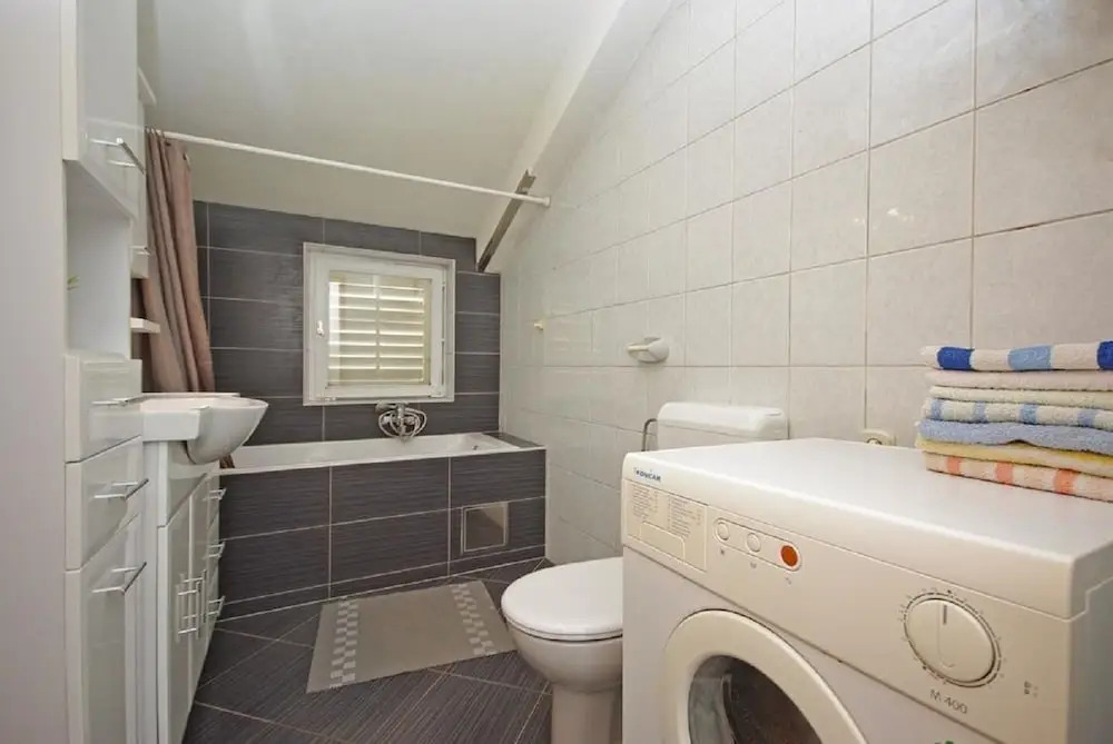 Mila - 2 Bedrooms and Free Parking - A4