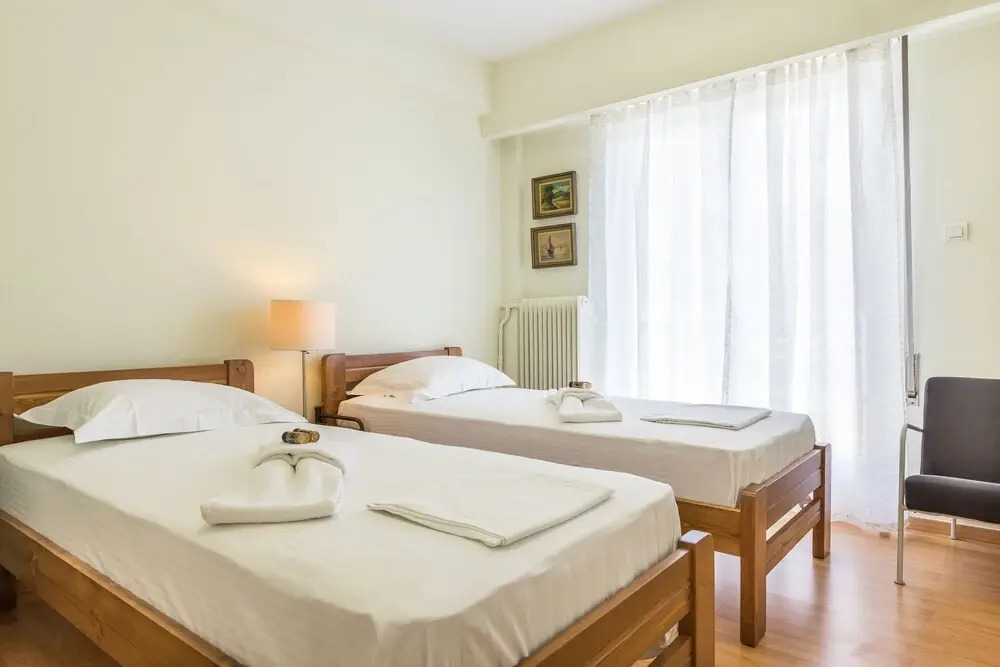 Central apartment with 5 bedrooms near the metro