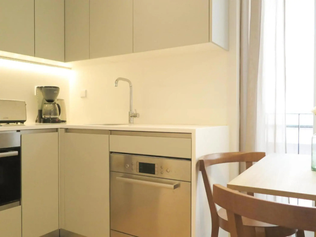 Chiado modern apt with ac elevator green terrace