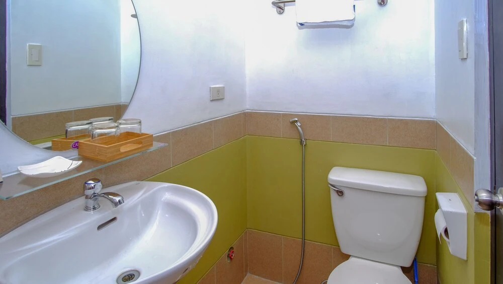 CHATEAU ELYSEE a6 near AIRPORT Wifi Kitchen