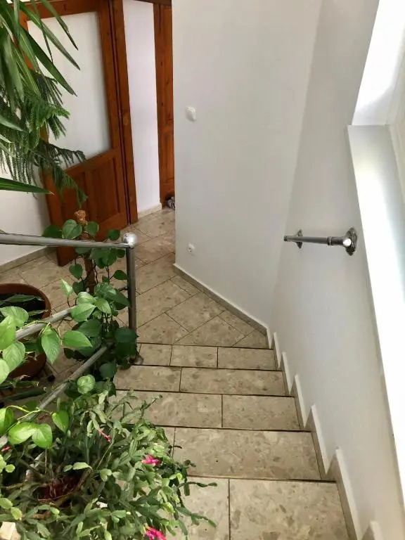 Mol-Ker-Vill Apartment