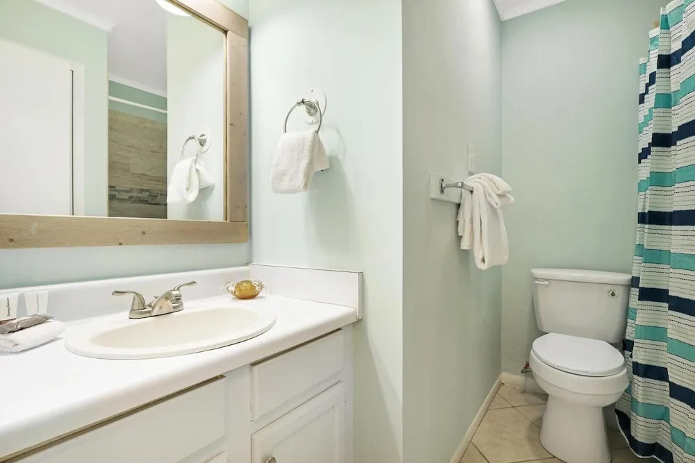 New Owner, New Decor, Steps From Beach, Sleeps 6