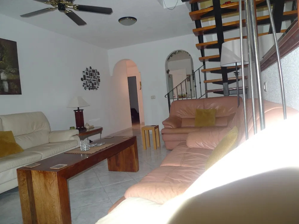 5 Bed Villa Free Wifi 6 Seater Hot Tub & Spectacular Sea, Golf & Mountain Views