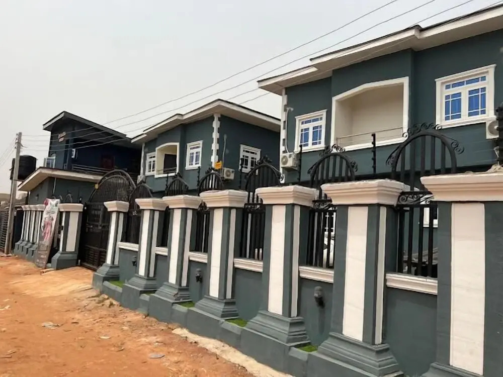 De Palatial Hotel and Apartments