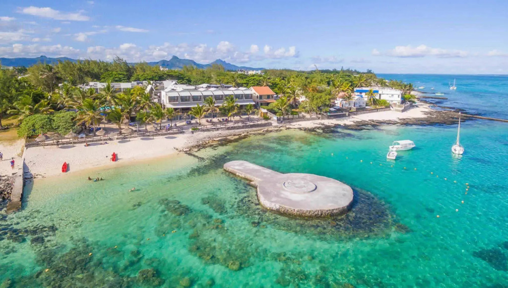 Le Peninsula Bay Beach Resort & Spa