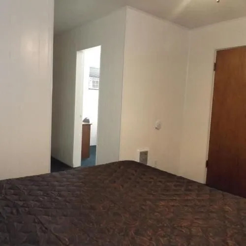 Lazy B Motel