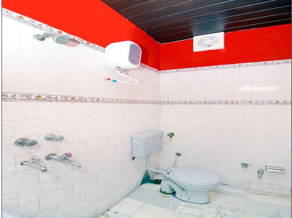 Mr Shawarma Family Restaurant & Hotel by OYO Rooms