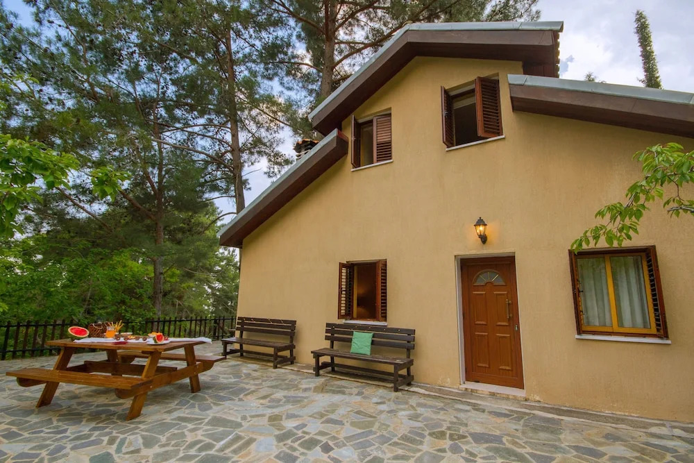 Persephone Cottage - Enhance Your Senses