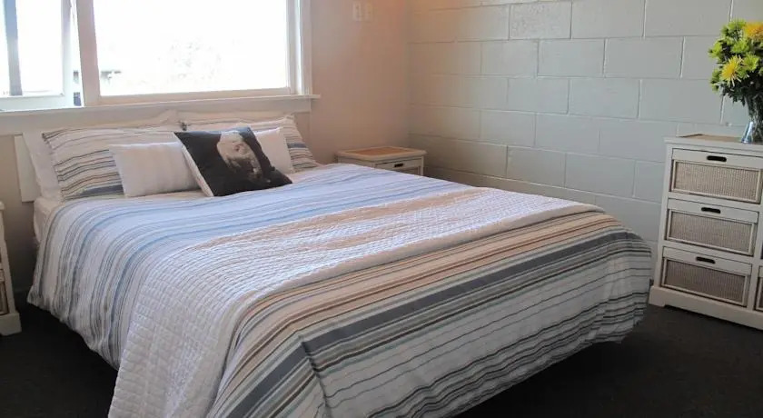Beach Apartments at Flaxmill Bay Motel