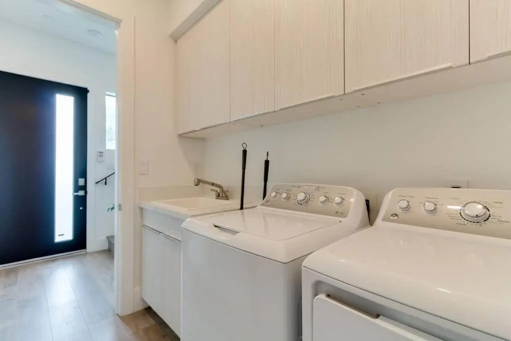 Modern 4 bedroom with rooftop #3