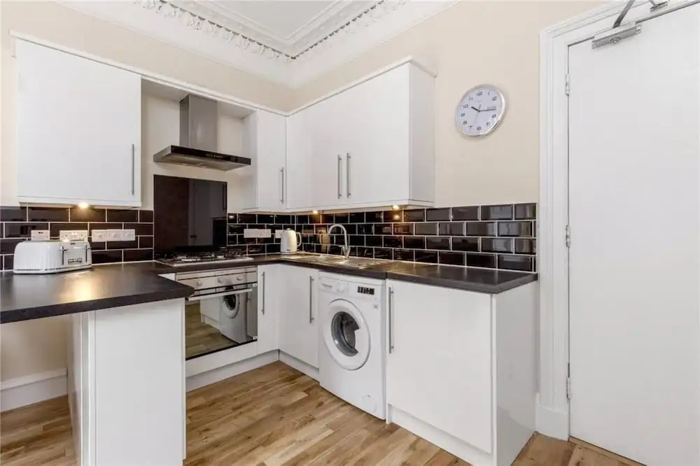 5 Bedroom Flat With Great Views In Bruntsfield
