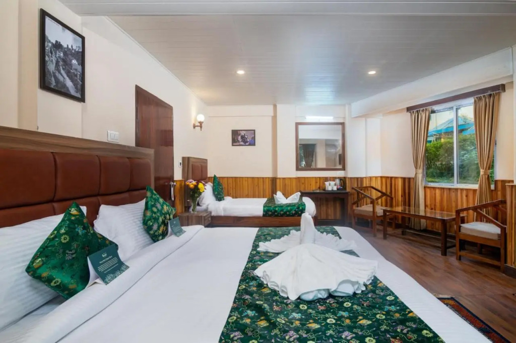 Muscatel Fairmount 100 Mts from Mall Road