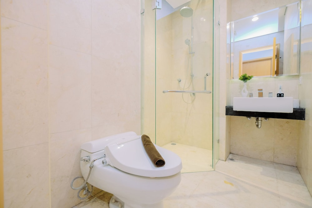 Spacious Grey 2Br At Capitol Suites Apartment