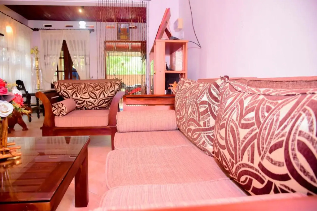 Nisansala Holiday Inn, Karapitiya