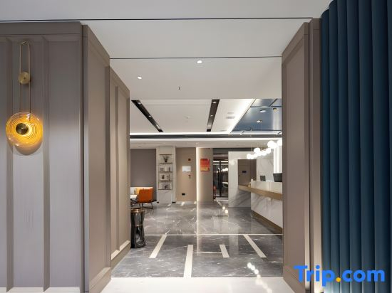 GOLIND S Hotel (Lantian Riyue Plaza Duty-Free City)