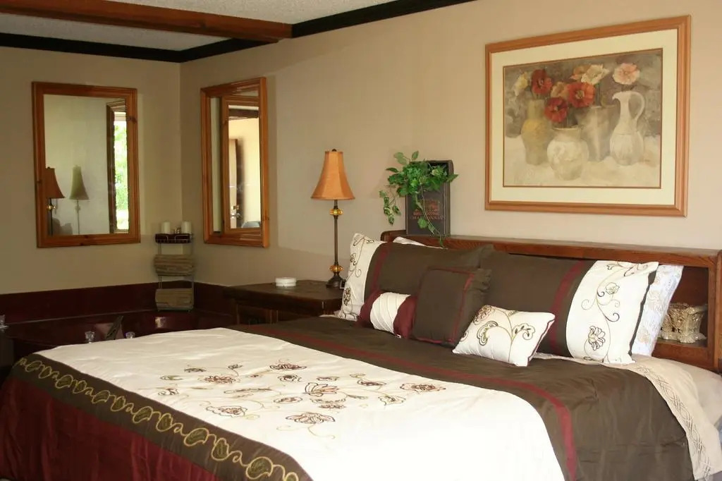 Passion Play Road Inn - Formerly Statue Road Inn