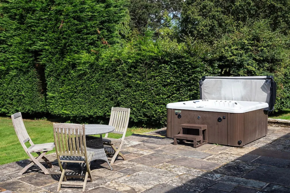 Country Home with Tennis Court & Hot Tub